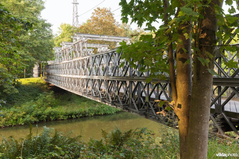 Oude brug over het kanaal