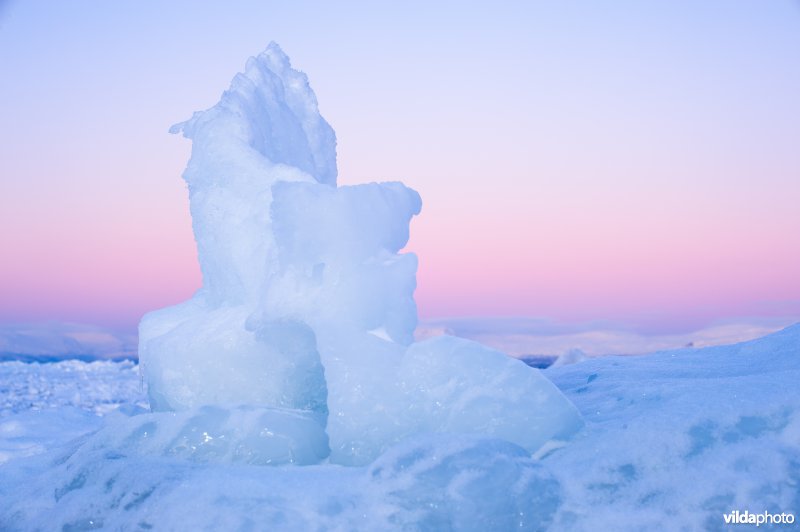 IJsschotsen op het meer Torneträsk in Lapland, Abisko Zweden