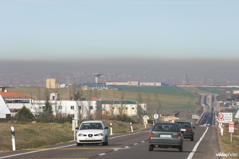 Dikke pak smog boven de stad