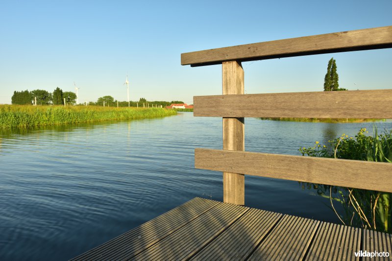 Vissteiger aan de Bourgognevaart