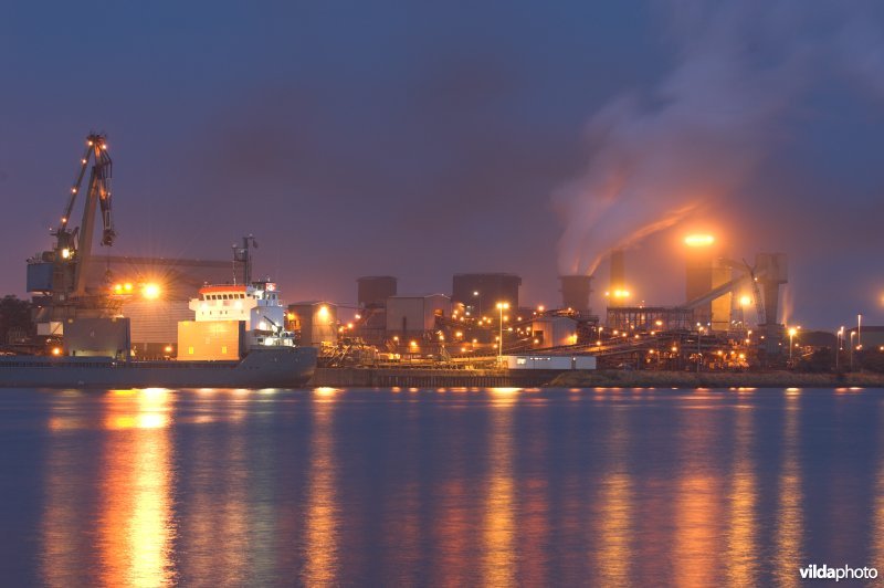 Industrie langs het Kanaal Gent-Terneuzen