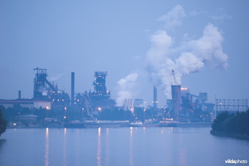 Industrie langs het Kanaal Gent-Terneuzen