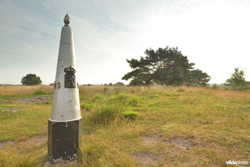 Grenspaal aan het Hageven-De Plateaux