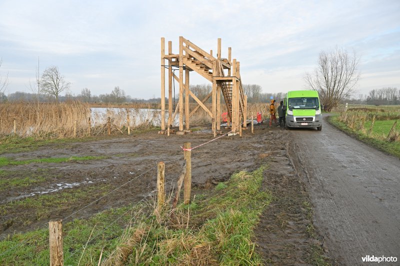 Bouw van uitkijktoren Kalkense Meersen