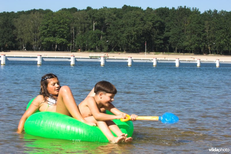 Spelende kinderen in het recreatiedomein Hofstade