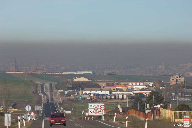 Dikke pak smog boven de stad