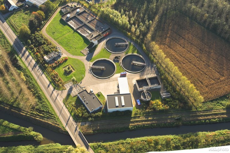 Luchtfoto rioolwaterzuiveringsstation