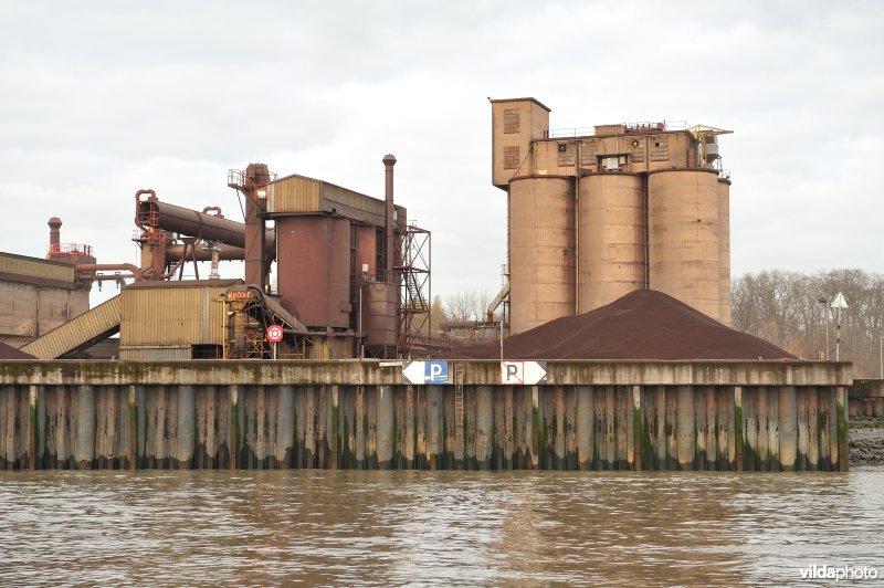 Industrie langs de Schelde