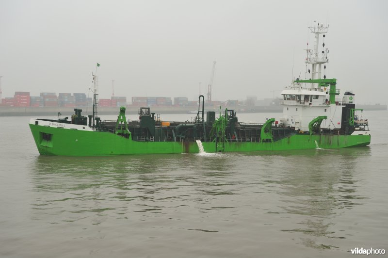 Baggerboot op de Schelde