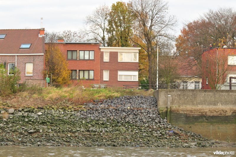 Bebouwing naast de Schelde