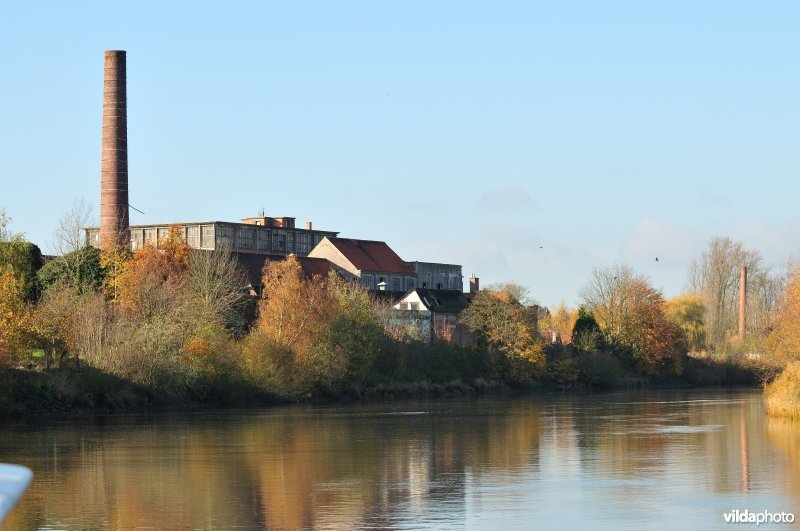 Bebouwing naast de Schelde