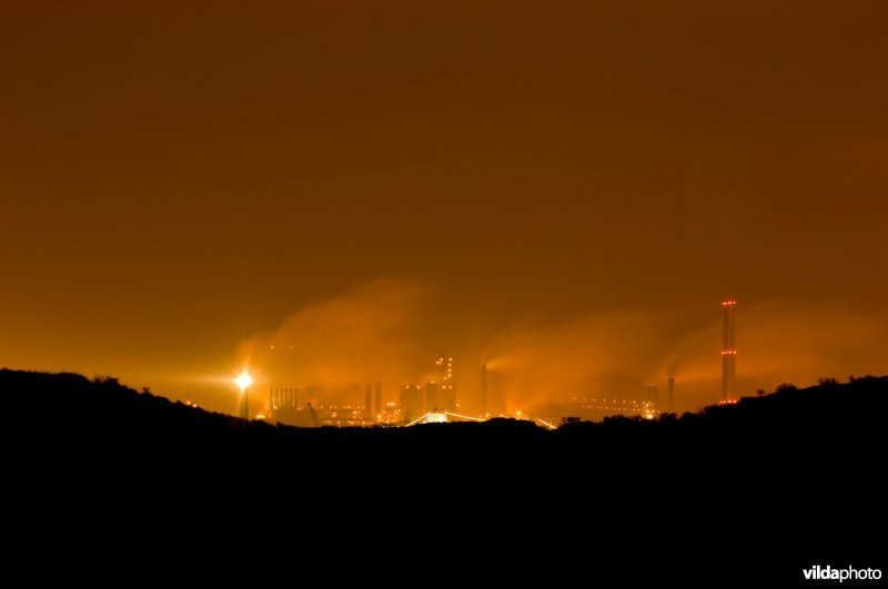 Industrie in IJmuiden bij nacht