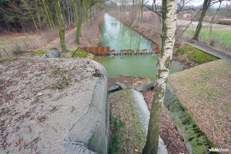 Sluisbunker en antitankgracht
