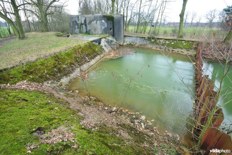 Sluisbunker en antitankgracht