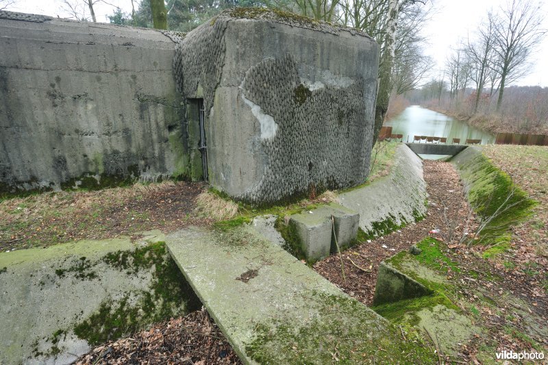 Sluisbunker en antitankgracht
