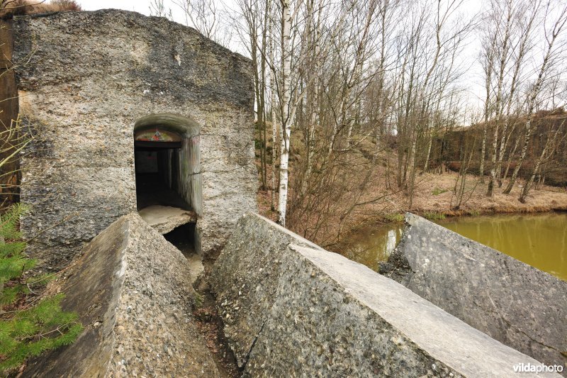 Verwoeste linkervleugel fort Brasschaat
