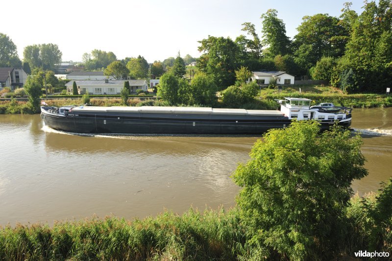 Vrachtboot op de Schelde