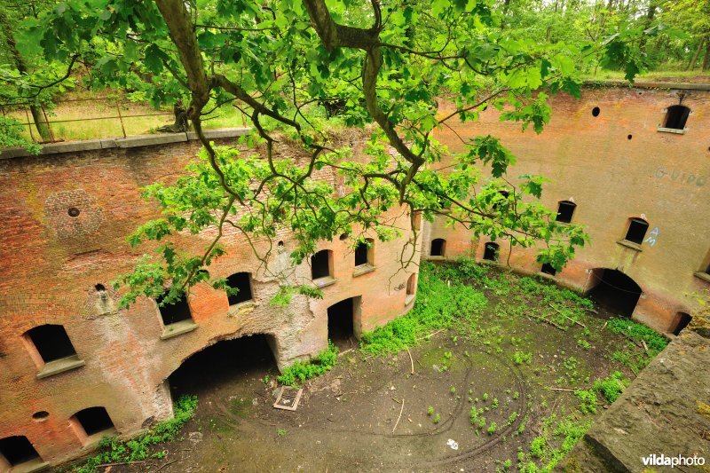 Binnenplein van réduit van fort 6
