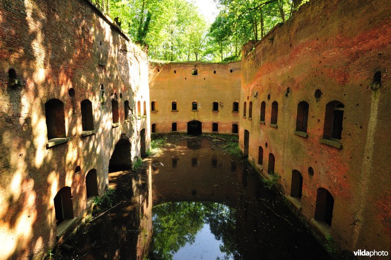 Binnenplein van réduit van fort 6