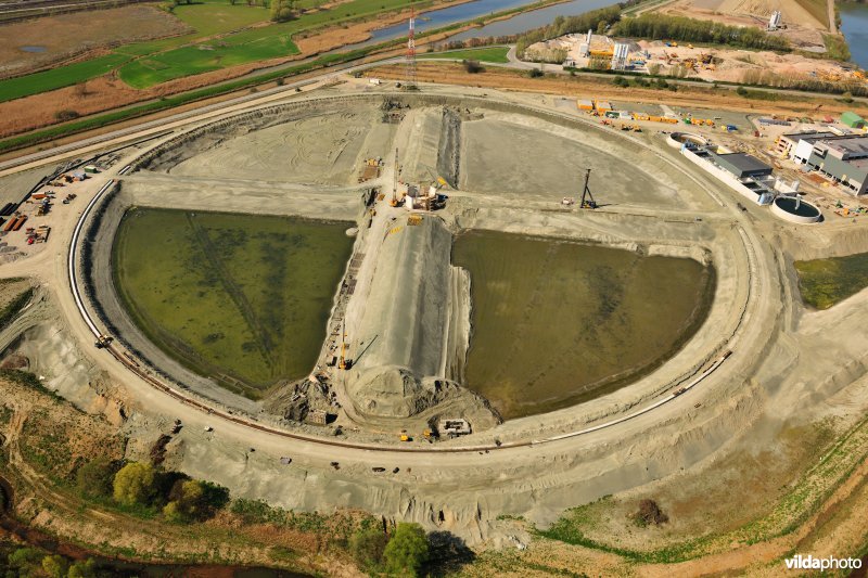 Slibbezinkingsbekken in aanbouw in de haven van Antwerpen