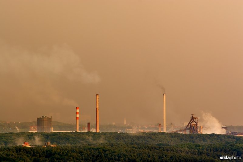 Schoorstenen in de ochtendzon