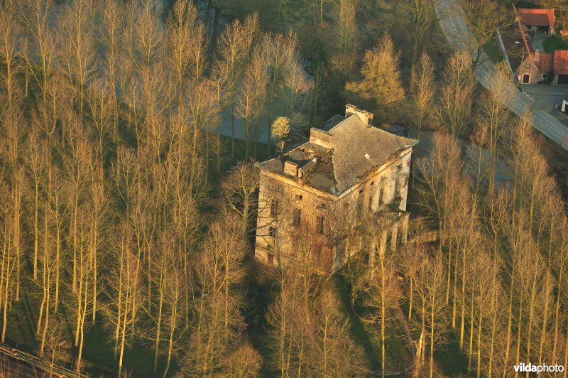 Vervallen kasteel van Moregem