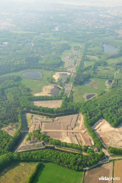 Fort De Roovere met liniewal naar Fort Pinssen