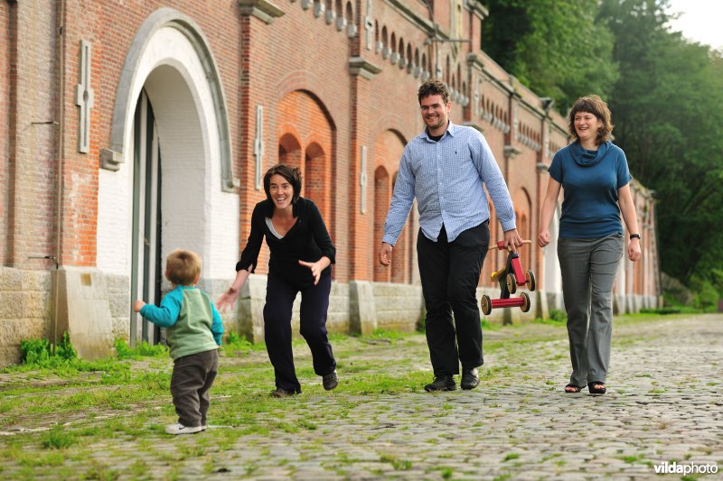 Wandelen langs hoofdfrontgebouw Fort 4