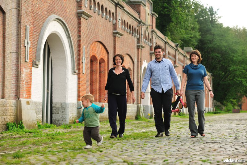 Wandelen langs hoofdfrontgebouw Fort 4