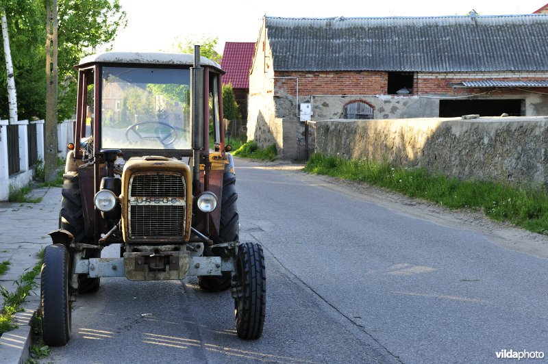 Oude tractor in de Biebrza