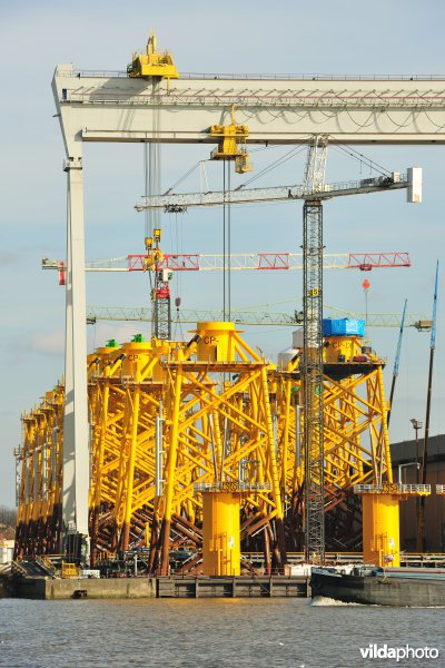Productie van off-shore windturbine fundaties langs de Schelde