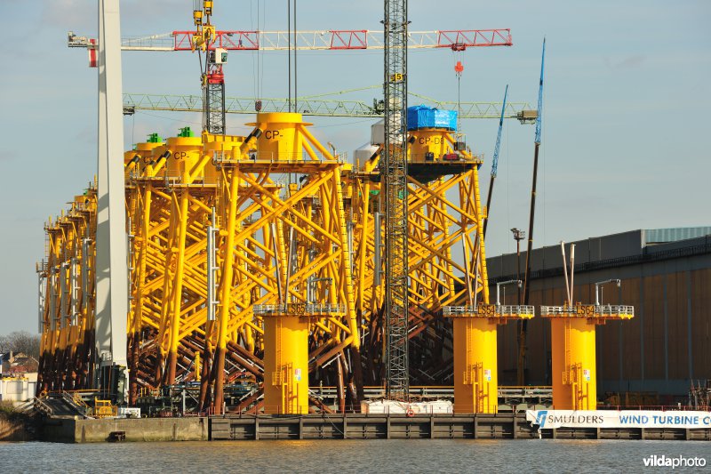 Productie van off-shore windturbine fundaties langs de Schelde