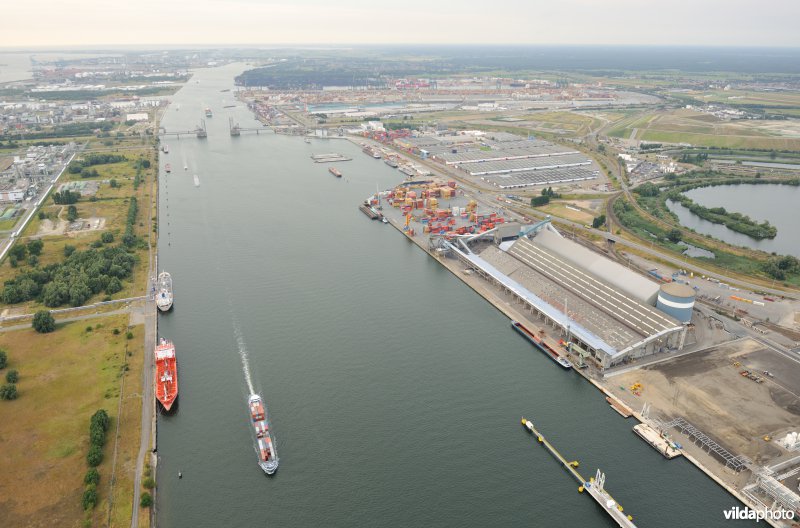 Kanaaldok in de haven van Antwerpen