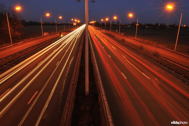 Autosnelweg en lichtvervuiling