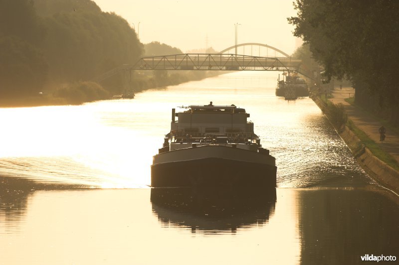 Scheepvaart op het Kanaal Ooigem Roeselare