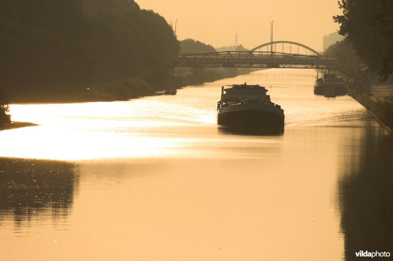 Scheepvaart op het Kanaal Ooigem Roeselare